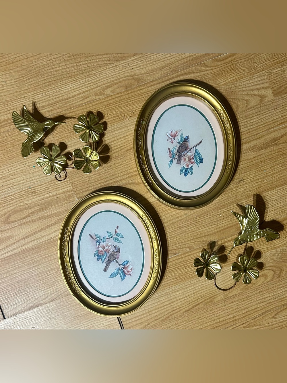 VNTG Home Interior 2 gold framed oval pictures & 2 gold metal bird wall decor.